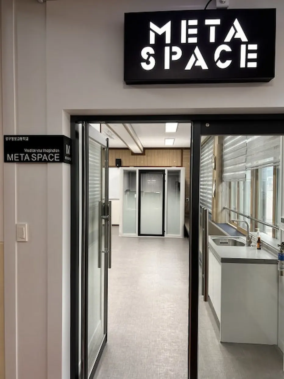 강구정보고등학교 ‘메타 스페이스(META SPACE)’에 콜라박스 MEET+ 설치