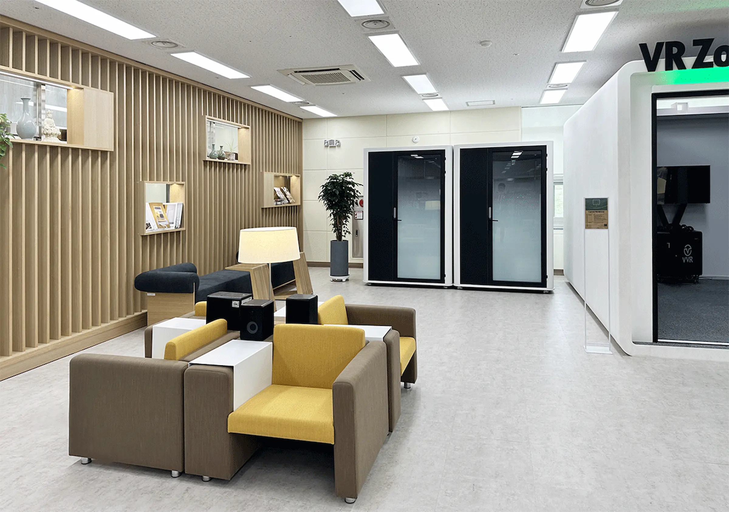 한국전통문화대학교 VR존 콜라박스 설치 사례 전통문화대학 내 상담 공간에 설치된 COLABOX