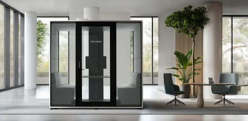 사무실 내부에 설치된 COLABOX 방음부스와 전화 상담 및 미팅을 위한 회의부스 공간