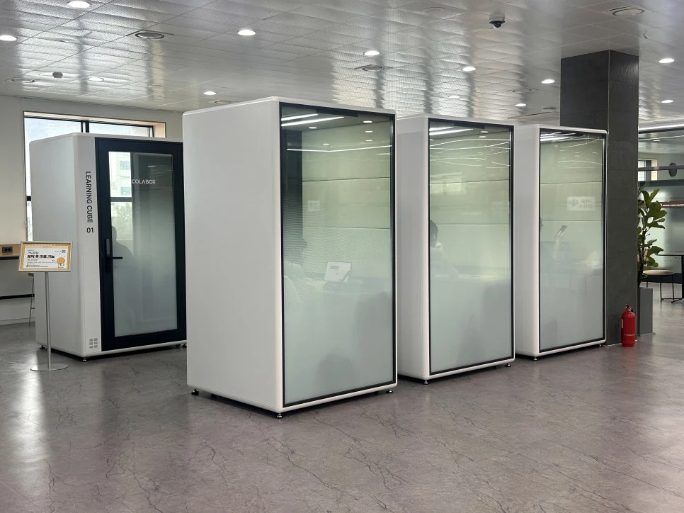 스마트 필름을 적용한 국립한국해양대학교 콜라박스 도서관 학습부스