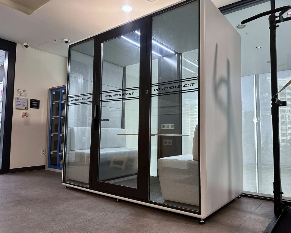 POSTECH GSCST 브랜딩을 적용한 포항공과대학교 콜라박스 방음부스