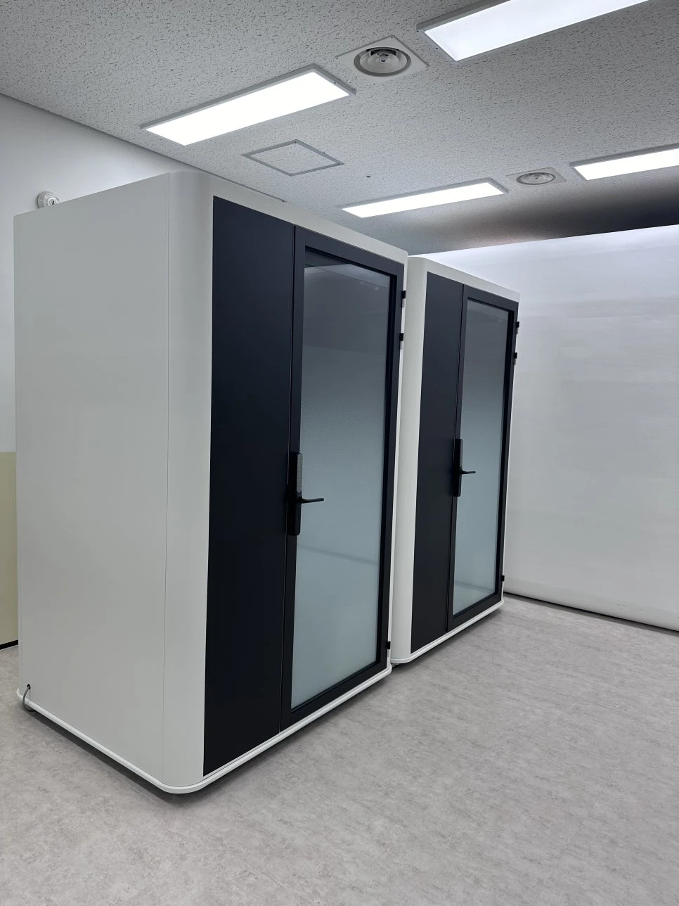 프라이버시 보호 스마트필름이 적용된 한국전통문화대학교 콜라박스 방음부스